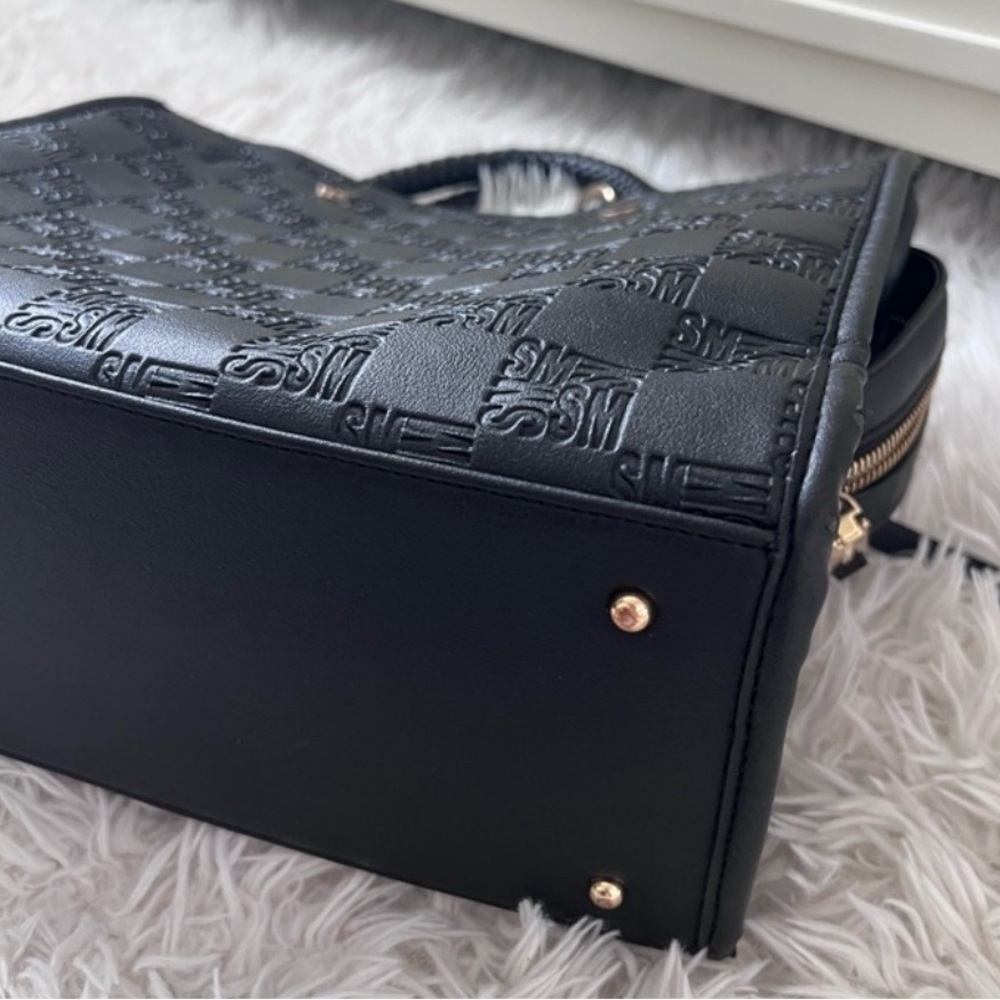 Steve Madden Elegant Black Handbag. - Picture 12 of 12